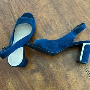 Dark blue suede Alfani slingbacks in excellent condition!